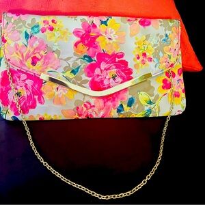 Vtg JESSICA McCLINTOCK Patent Clutch Purse with Gold Accent ~ Floral Chain Strap